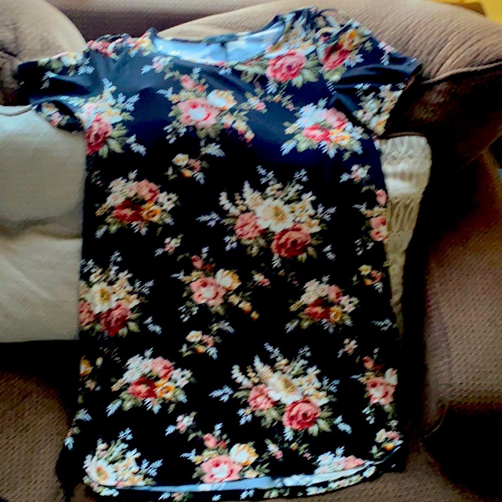1X Women’s, Black Floral Midie Dress Lightly Used